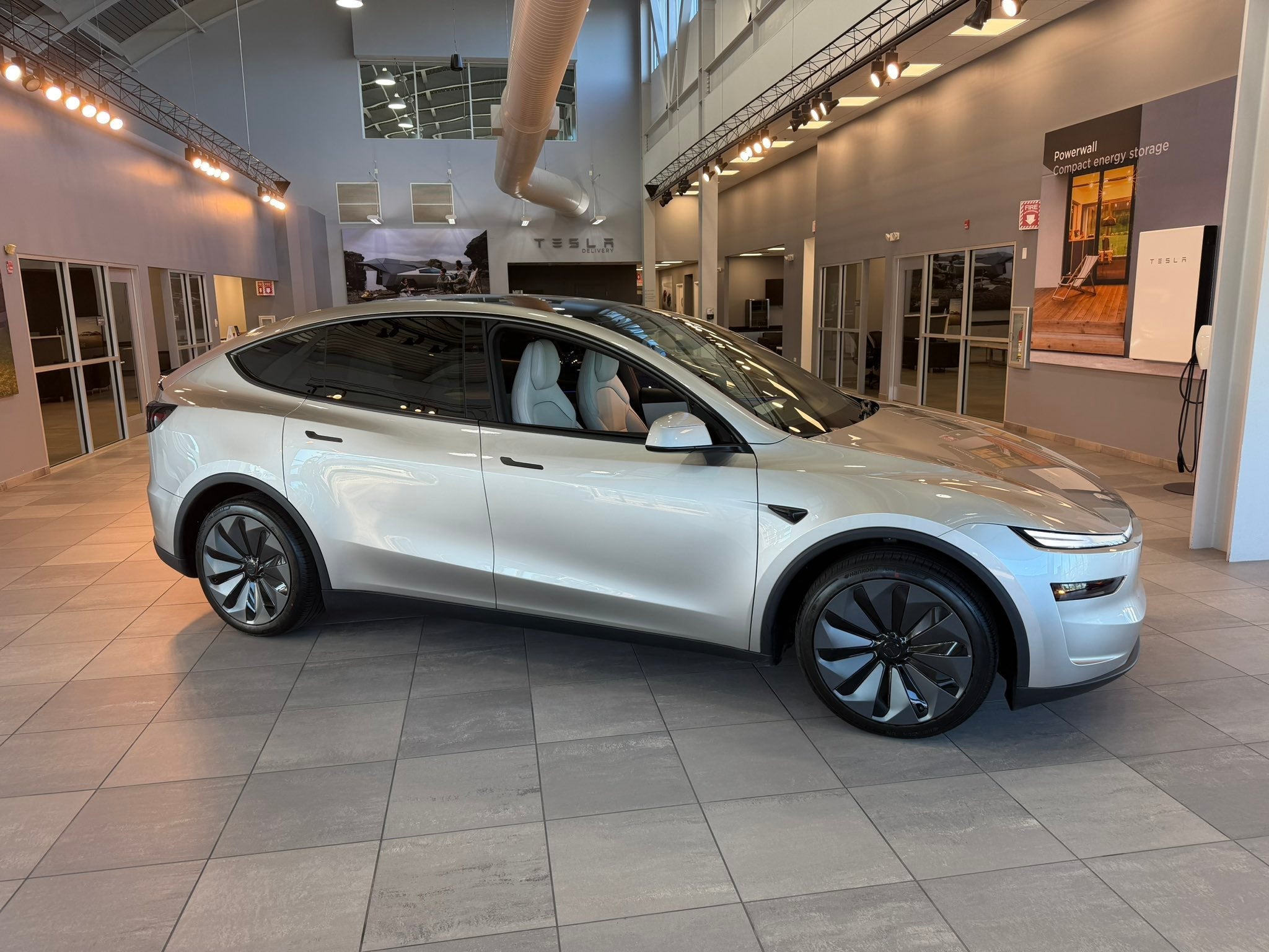 Tesla Model YL Appears in Chicago Showroom With Premium Three-Row Details