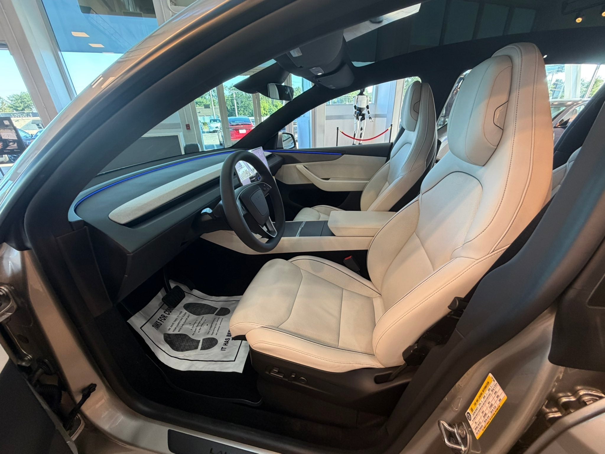 Tesla Model Y L Reaches Chicago Showroom With Six-Seat Cabin