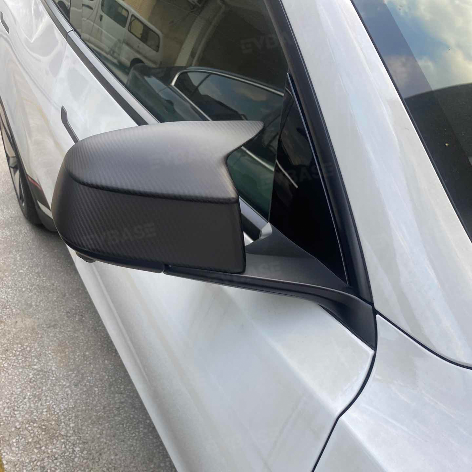 Model Y Juniper Side Mirror Cover Real Carbon Fiber Rearview Mirror Cap with Split-Line Racing-Inspired Design