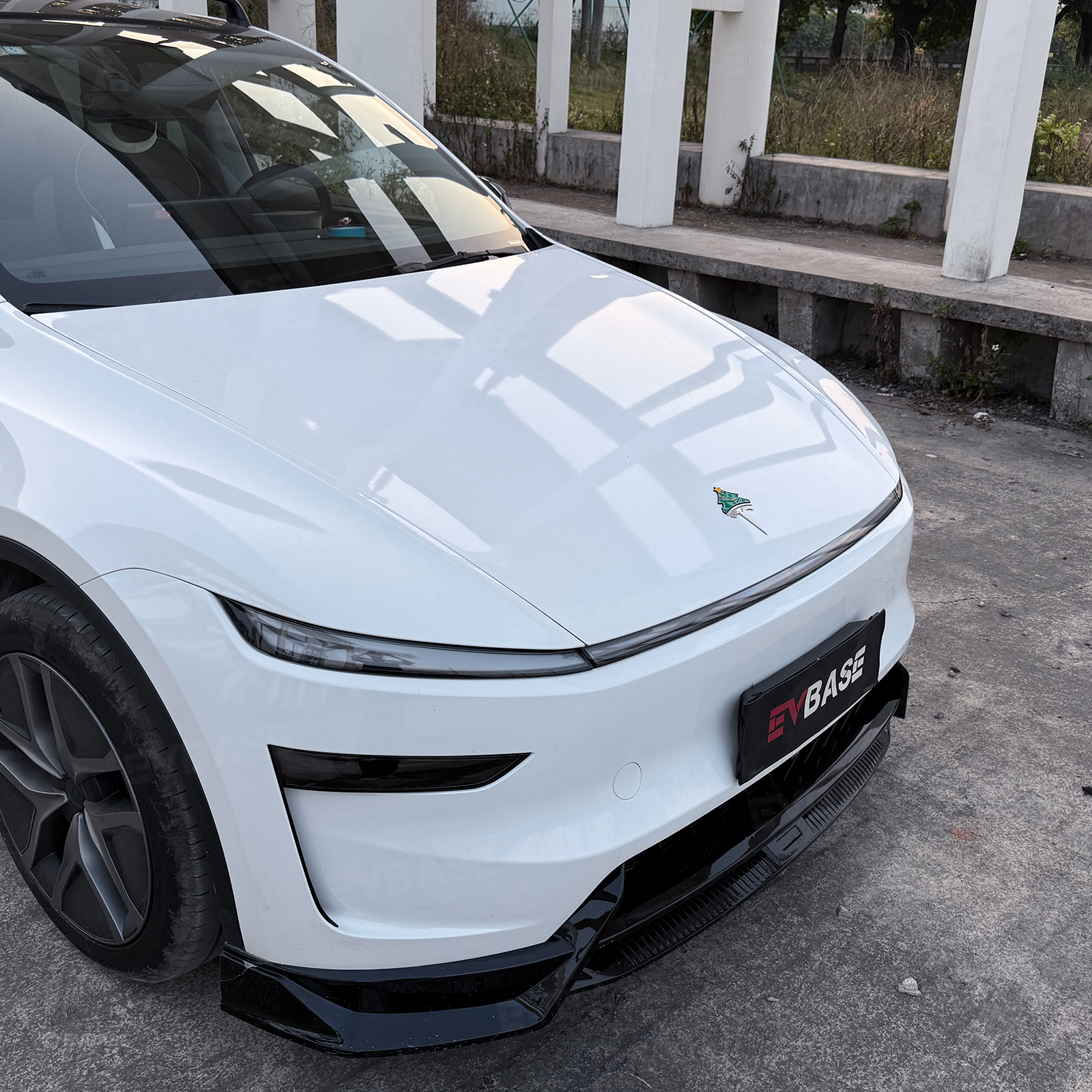 Christmas Holiday Car Decor Headrest Hat LED Christmas Wreath Lighted Snowman Plush Figurines 3D Xmas Emblem Stickers for Tesla