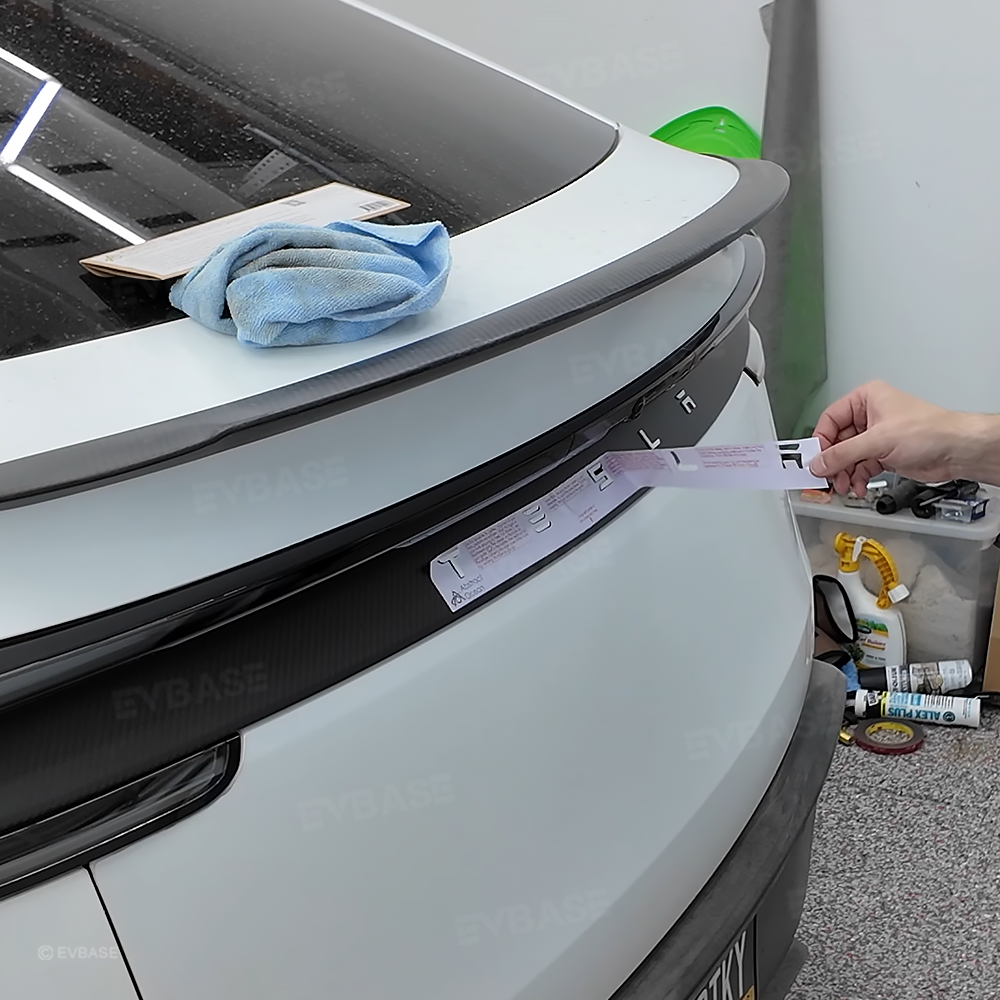 Model Y Juniper Tailgate Applique Overlay Real Dry Molded Carbon Fiber Rear Tailgate Trim for Tesla