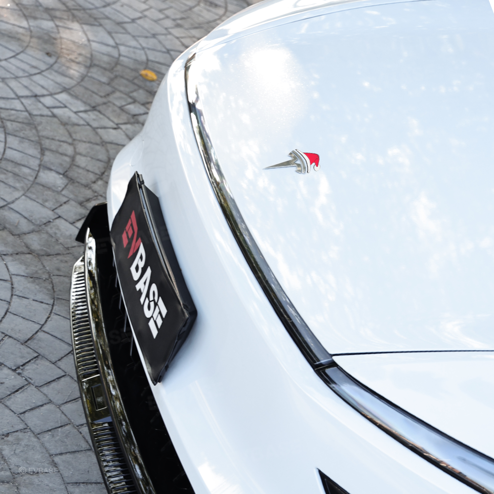 Christmas Holiday Car Decor Headrest Hat LED Christmas Wreath Lighted Snowman Plush Figurines 3D Xmas Emblem Stickers for Tesla