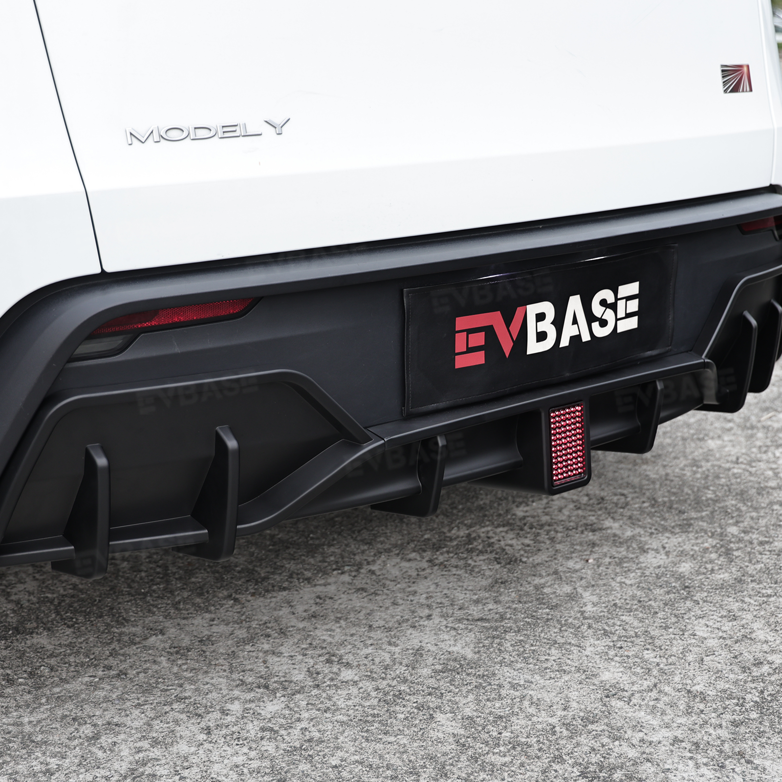 Model Y Juniper Rear Diffuser Sporty Style Lower Bumper Lip with LED Brake Light ABS Body Kit for Tesla