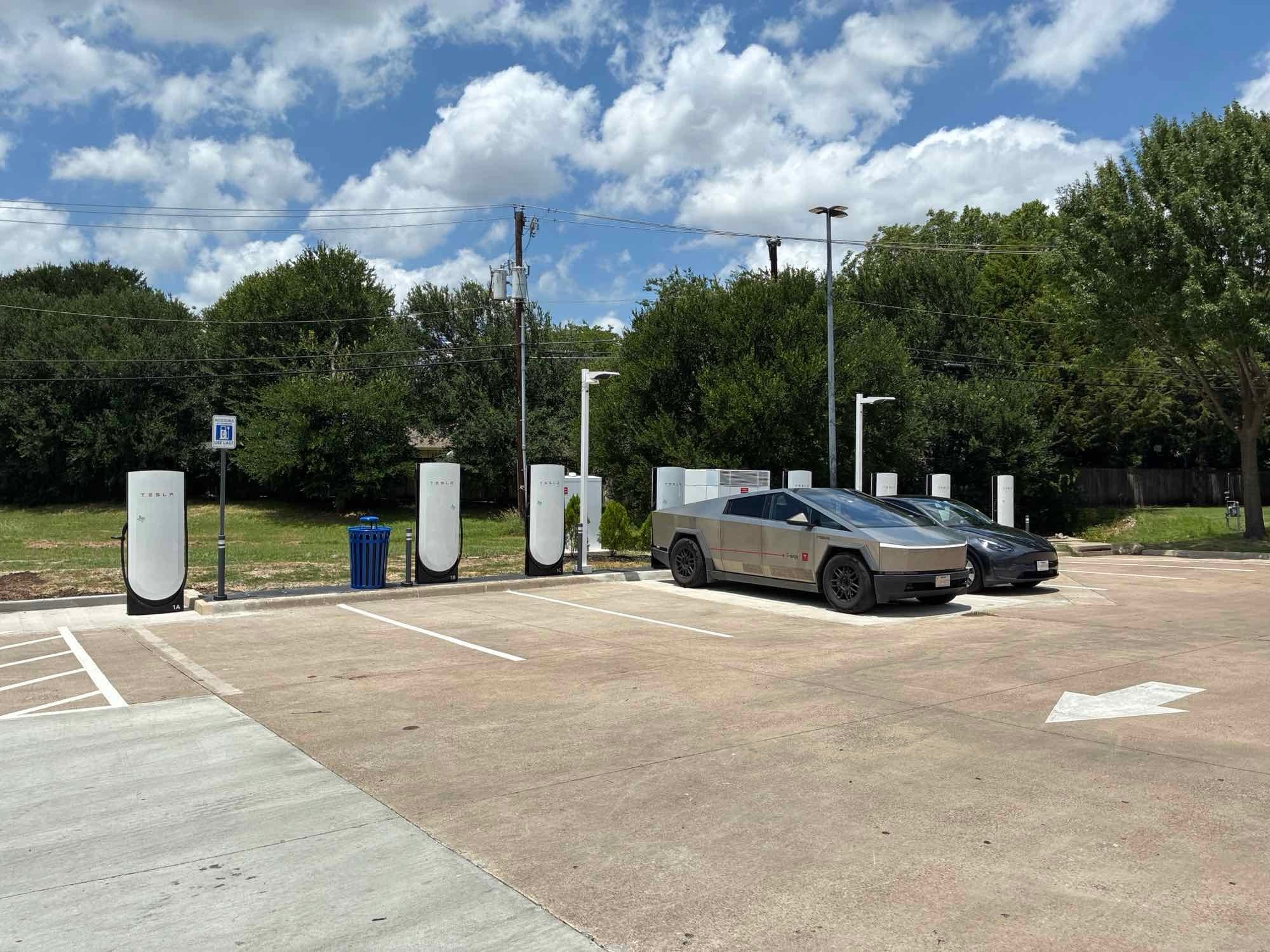 This Tiny Texas Supercharger Reveals Tesla’s Network Strategy