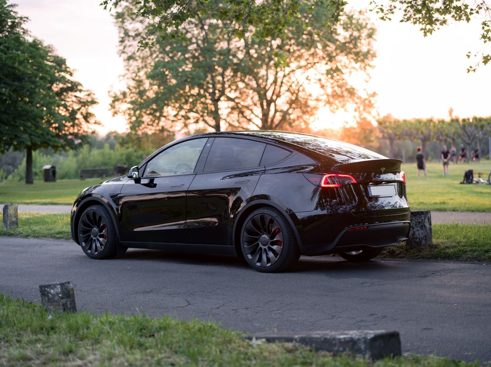 Tesla 30000 euros jordan top