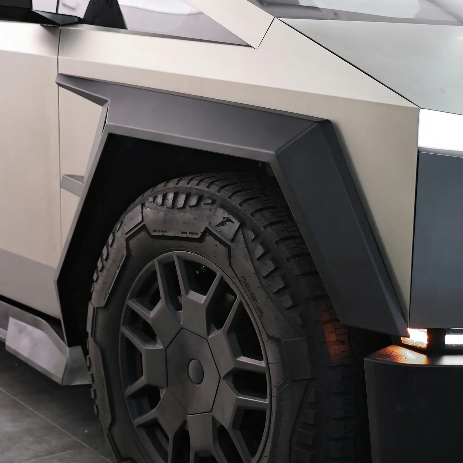 Cybertruck Body Kit Front Bumper Lip &  Fender Flares Cover & Rear Diffuser & Rear Spoiler for Tesla