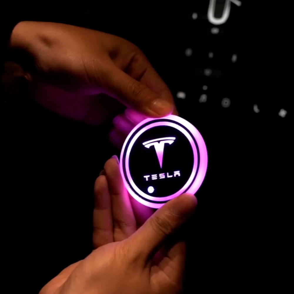 TOPABYTE 2 x LED-Becherhalter-Lichter für Tesla Model 3/Y/S/X Zubehör,  Nicht für das Model 3 Highland, 7 farbwechselnde leuchtende  Auto-Untersetzer, Tassenmatten, Pads mit USB-Aufladung, 2 Stück :  : Auto & Motorrad