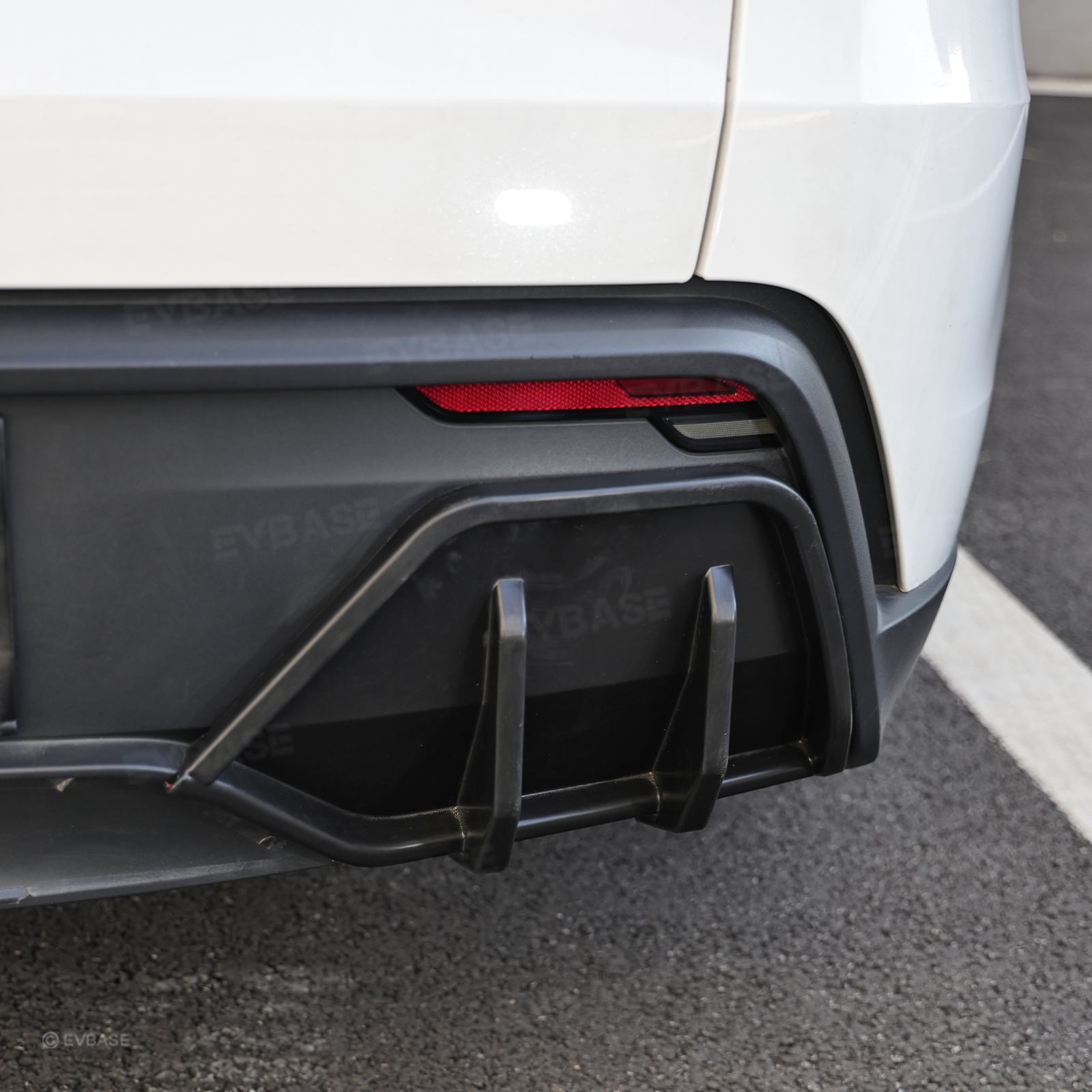 Model Y Juniper Rear Diffuser ABS Sporty Aerodynamic Rear Bumper Lip Splitter for Tesla