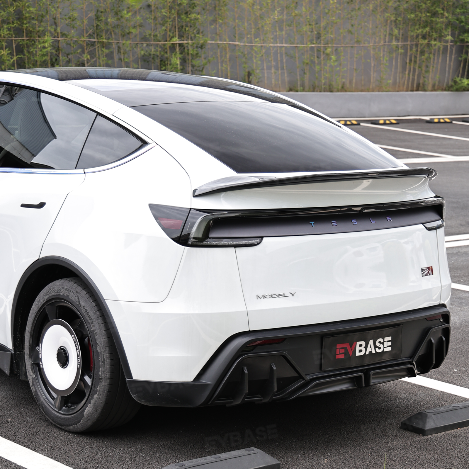 Model Y Juniper V-Style Rear Spoiler Flexible Urethane Carbon Fiber Rear Trunk Lip Spoiler for Tesla