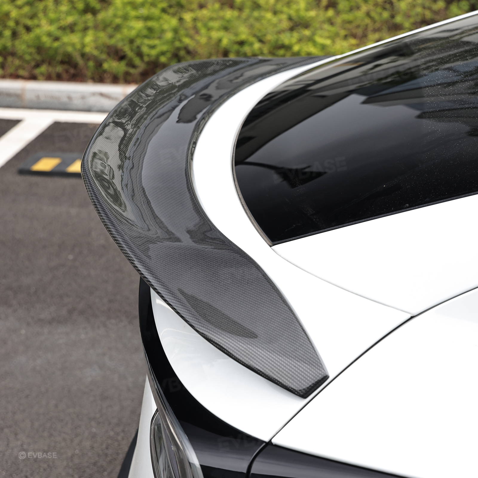 Model Y Juniper V-Style Rear Spoiler Flexible Urethane Carbon Fiber Rear Trunk Lip Spoiler for Tesla